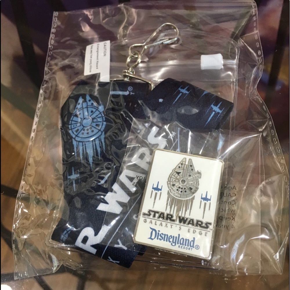 Disney Pin Star Wars Galaxy's Edge Millennium Falc